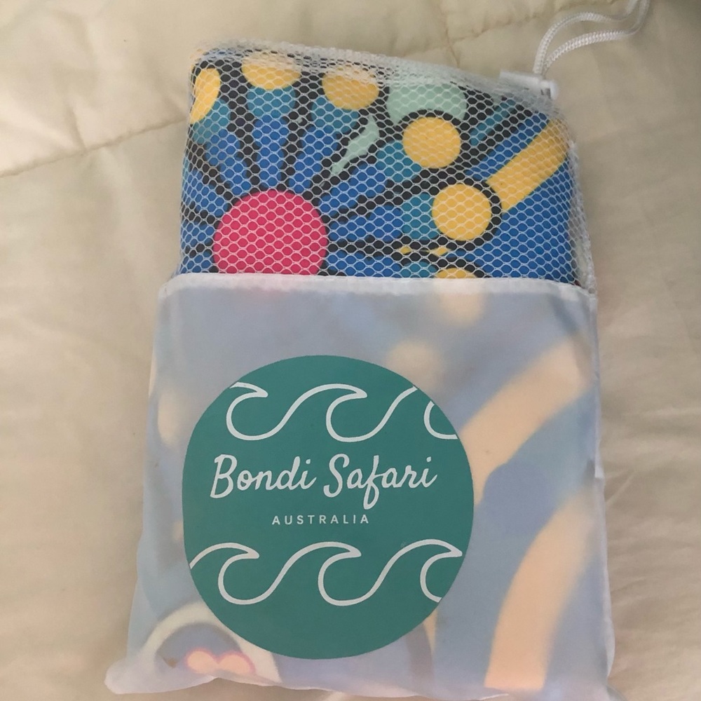 Bondi Safari beach towel. Great towel, dry fast.